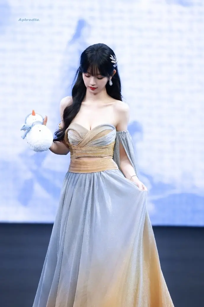 R级内容消费趋势图表